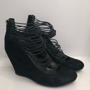 Black suede Wedges